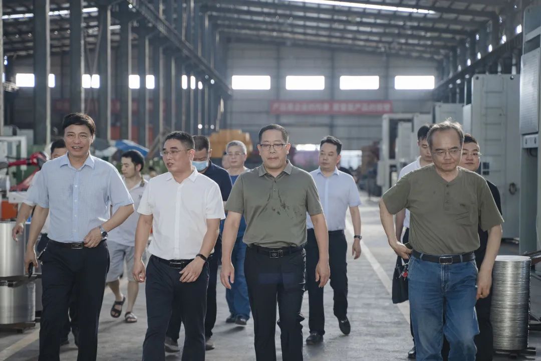 衡東縣縣委副書記、縣長對朝陽集團自動化生產線進行視察